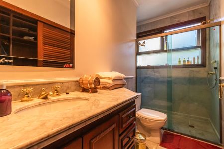 Casa à venda com 550m², 4 quartos e 3 vagas Casa à venda com 550m², 4 quartos e 3 vagasBanheiro da Suíte 2