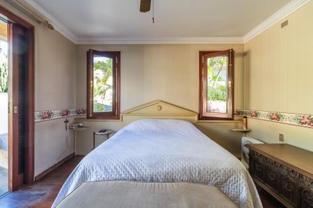 Casa à venda com 550m², 4 quartos e 3 vagas Casa à venda com 550m², 4 quartos e 3 vagasSuíte 4