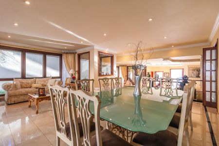 Casa à venda com 550m², 4 quartos e 3 vagas Casa à venda com 550m², 4 quartos e 3 vagasSala de Jantar