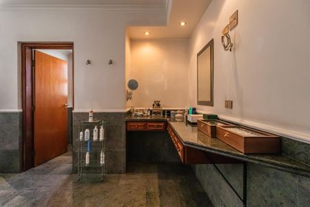 Casa à venda com 550m², 4 quartos e 3 vagas Casa à venda com 550m², 4 quartos e 3 vagasBanheiro da Suíte 4