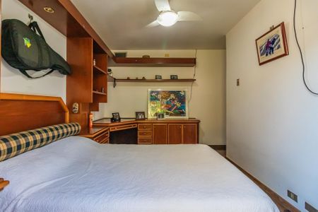 Casa à venda com 550m², 4 quartos e 3 vagas Casa à venda com 550m², 4 quartos e 3 vagasSuíte 2