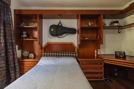 Casa à venda com 550m², 4 quartos e 3 vagas Casa à venda com 550m², 4 quartos e 3 vagasSuíte 2