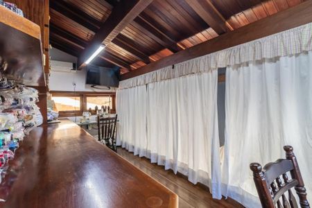 Casa à venda com 550m², 4 quartos e 3 vagas Casa à venda com 550m², 4 quartos e 3 vagasSala 2