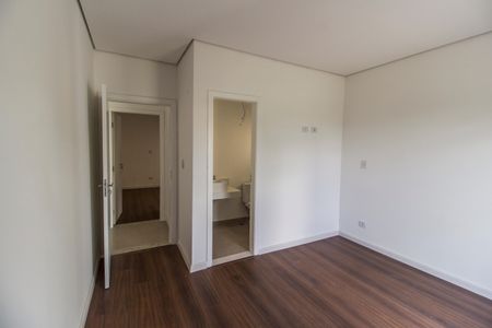 Casa de condomínio à venda com 220m², 2 quartos e 4 vagas Casa de condomínio à venda com 220m², 2 quartos e 4 vagasSuíte 1
