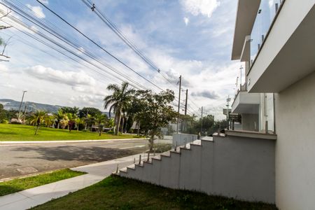 Casa de condomínio à venda com 220m², 2 quartos e 4 vagas Casa de condomínio à venda com 220m², 2 quartos e 4 vagasVista da Rua