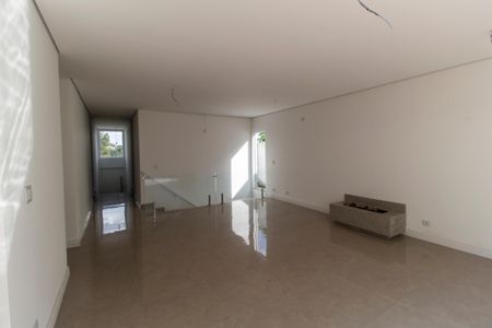 Casa de condomínio à venda com 220m², 2 quartos e 4 vagas Casa de condomínio à venda com 220m², 2 quartos e 4 vagasSala