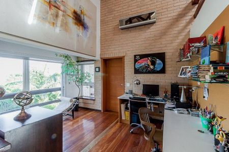 Casa à venda com 1600m², 5 quartos e 3 vagasSuíte