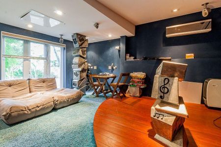 Casa à venda com 1600m², 5 quartos e 3 vagasSala