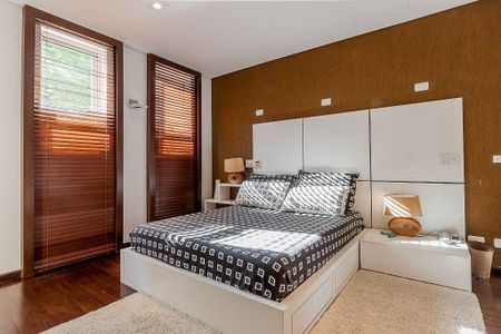 Casa à venda com 1600m², 5 quartos e 3 vagasSuíte