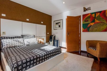 Casa à venda com 1600m², 5 quartos e 3 vagasSuíte