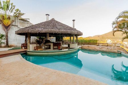 Casa à venda com 1600m², 5 quartos e 3 vagasPiscina