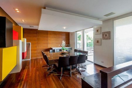 Casa à venda com 1600m², 5 quartos e 3 vagasSala