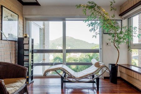 Casa à venda com 1600m², 5 quartos e 3 vagasÁrea gourmet