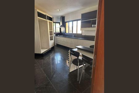 Casa à venda com 460m², 4 quartos e 6 vagas