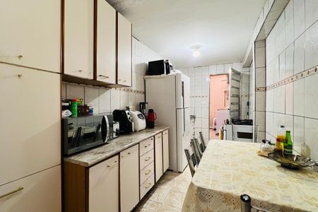 Casa à venda com 155m², 4 quartos e 2 vagas Casa à venda com 155m², 4 quartos e 2 vagasCozinha