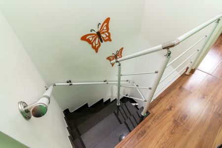 Casa de condomínio à venda com 60m², 2 quartos e 1 vaga Casa de condomínio à venda com 60m², 2 quartos e 1 vagaCorredor dos Quartos - Escada