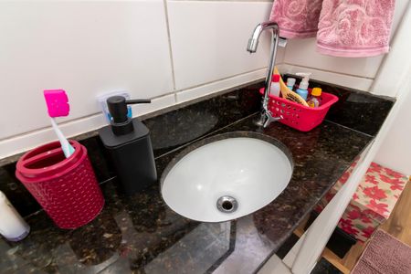 Casa de condomínio à venda com 60m², 2 quartos e 1 vaga Casa de condomínio à venda com 60m², 2 quartos e 1 vagaBanheiro da Suíte 2