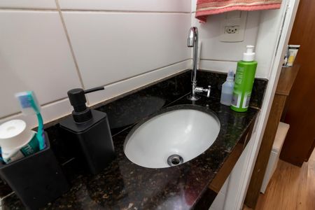 Casa de condomínio à venda com 60m², 2 quartos e 1 vaga Casa de condomínio à venda com 60m², 2 quartos e 1 vagaBanheiro da Suíte 1