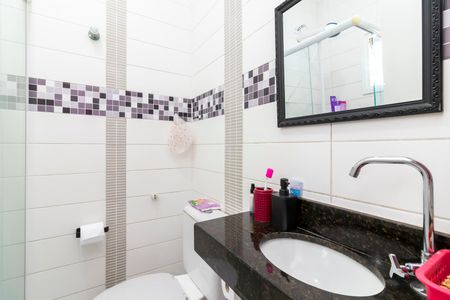 Casa de condomínio à venda com 60m², 2 quartos e 1 vaga Casa de condomínio à venda com 60m², 2 quartos e 1 vagaBanheiro da Suíte 2