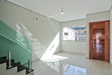 Casa à venda com 146m², 2 quartos e 4 vagas Casa à venda com 146m², 2 quartos e 4 vagasSala