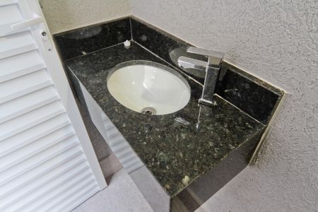 Casa à venda com 146m², 2 quartos e 4 vagas Casa à venda com 146m², 2 quartos e 4 vagasBanheiro de Serviço