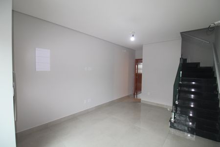 Casa à venda com 146m², 2 quartos e 4 vagasSala