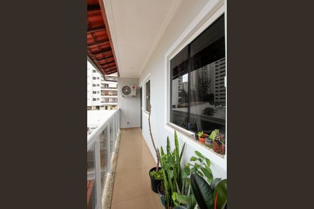 Casa de condomínio à venda com 200m², 4 quartos e 2 vagas Casa de condomínio à venda com 200m², 4 quartos e 2 vagasVaranda Quarto 3 e 4 suíte