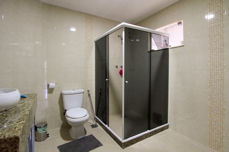 Casa de condomínio à venda com 200m², 4 quartos e 2 vagas Casa de condomínio à venda com 200m², 4 quartos e 2 vagasBanheiro Quarto 4 suíte