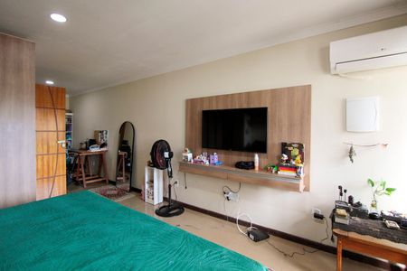 Casa de condomínio à venda com 200m², 4 quartos e 2 vagas Casa de condomínio à venda com 200m², 4 quartos e 2 vagasQuarto 3 suíte