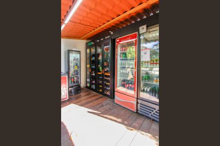 Casa de condomínio à venda com 200m², 4 quartos e 2 vagas Casa de condomínio à venda com 200m², 4 quartos e 2 vagasÁrea comum - Mercado