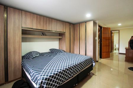 Casa de condomínio à venda com 200m², 4 quartos e 2 vagas Casa de condomínio à venda com 200m², 4 quartos e 2 vagasQuarto 2 suíte