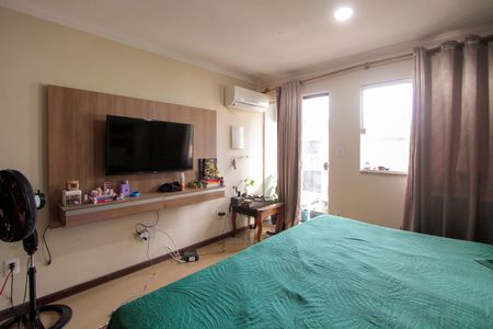 Casa de condomínio à venda com 200m², 4 quartos e 2 vagas Casa de condomínio à venda com 200m², 4 quartos e 2 vagasQuarto 3 suíte