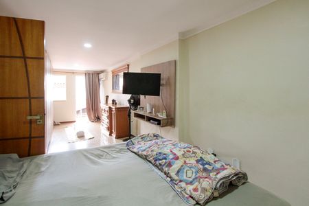 Casa de condomínio à venda com 200m², 4 quartos e 2 vagas Casa de condomínio à venda com 200m², 4 quartos e 2 vagasQuarto 1 suíte