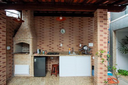 Casa de condomínio à venda com 200m², 4 quartos e 2 vagas Casa de condomínio à venda com 200m², 4 quartos e 2 vagasChurrasqueira - Quintal de entrada