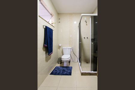 Casa de condomínio à venda com 200m², 4 quartos e 2 vagas Casa de condomínio à venda com 200m², 4 quartos e 2 vagasBanheiro Quarto 3 suíte