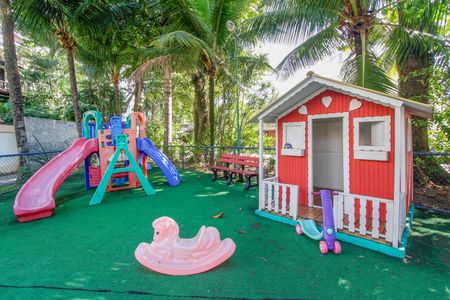 Casa de condomínio à venda com 200m², 4 quartos e 2 vagas Casa de condomínio à venda com 200m², 4 quartos e 2 vagasÁrea comum - Playground