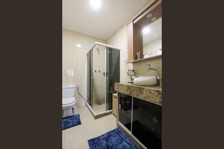 Casa de condomínio à venda com 200m², 4 quartos e 2 vagas Casa de condomínio à venda com 200m², 4 quartos e 2 vagasBanheiro Quarto 3 suíte