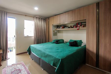 Casa de condomínio à venda com 200m², 4 quartos e 2 vagas Casa de condomínio à venda com 200m², 4 quartos e 2 vagasQuarto 3 suíte