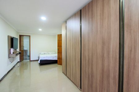 Casa de condomínio à venda com 200m², 4 quartos e 2 vagas Casa de condomínio à venda com 200m², 4 quartos e 2 vagasQuarto 4 suíte