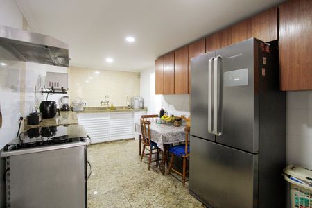 Casa de condomínio à venda com 200m², 4 quartos e 2 vagas Casa de condomínio à venda com 200m², 4 quartos e 2 vagasCozinha