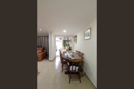 Casa de condomínio à venda com 200m², 4 quartos e 2 vagas Casa de condomínio à venda com 200m², 4 quartos e 2 vagasSala