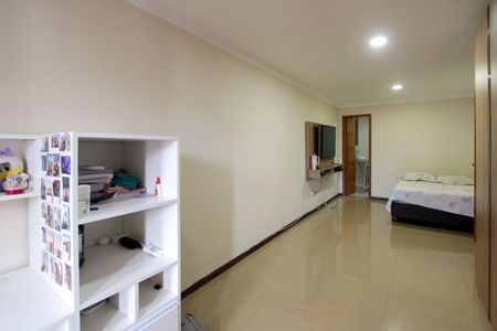 Casa de condomínio à venda com 200m², 4 quartos e 2 vagas Casa de condomínio à venda com 200m², 4 quartos e 2 vagasQuarto 4 suíte
