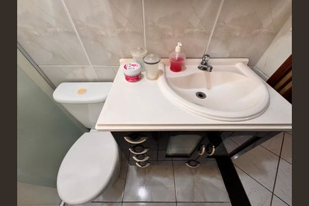 Apartamento à venda com 64m², 2 quartos e 2 vagas Apartamento à venda com 64m², 2 quartos e 2 vagasBanheiro da suíte