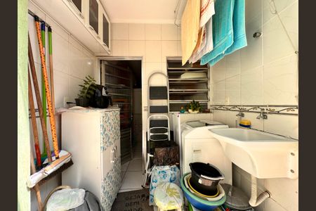 Apartamento à venda com 64m², 2 quartos e 2 vagas Apartamento à venda com 64m², 2 quartos e 2 vagasLavanderia