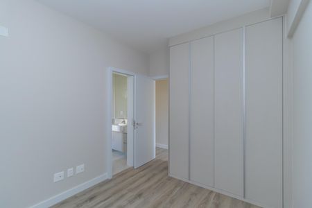 Apartamento à venda com 142m², 4 quartos e 3 vagasQuarto 2