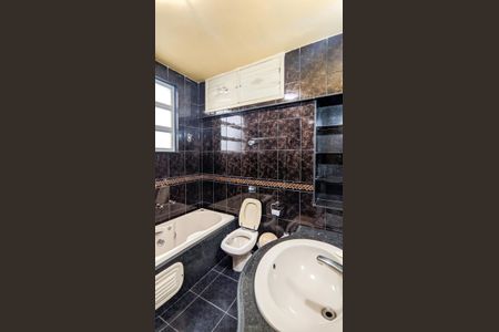 Apartamento à venda com 180m², 4 quartos e 1 vaga Apartamento à venda com 180m², 4 quartos e 1 vagaBanheiro