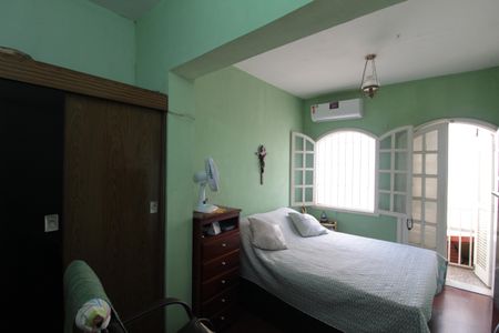 Casa à venda com 180m², 3 quartos e 2 vagasSuite