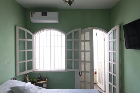 Casa à venda com 180m², 3 quartos e 2 vagasSuite