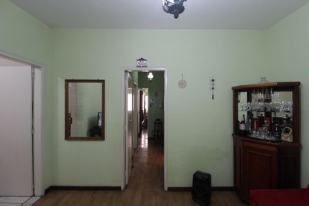 Casa à venda com 180m², 3 quartos e 2 vagasSala