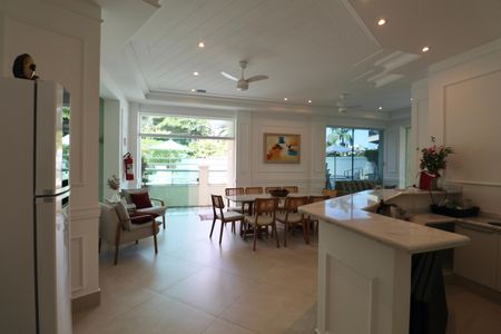 Apartamento para alugar com 183m², 4 quartos e 2 vagas Apartamento para alugar com 183m², 4 quartos e 2 vagasÁrea comum - Salão de festas